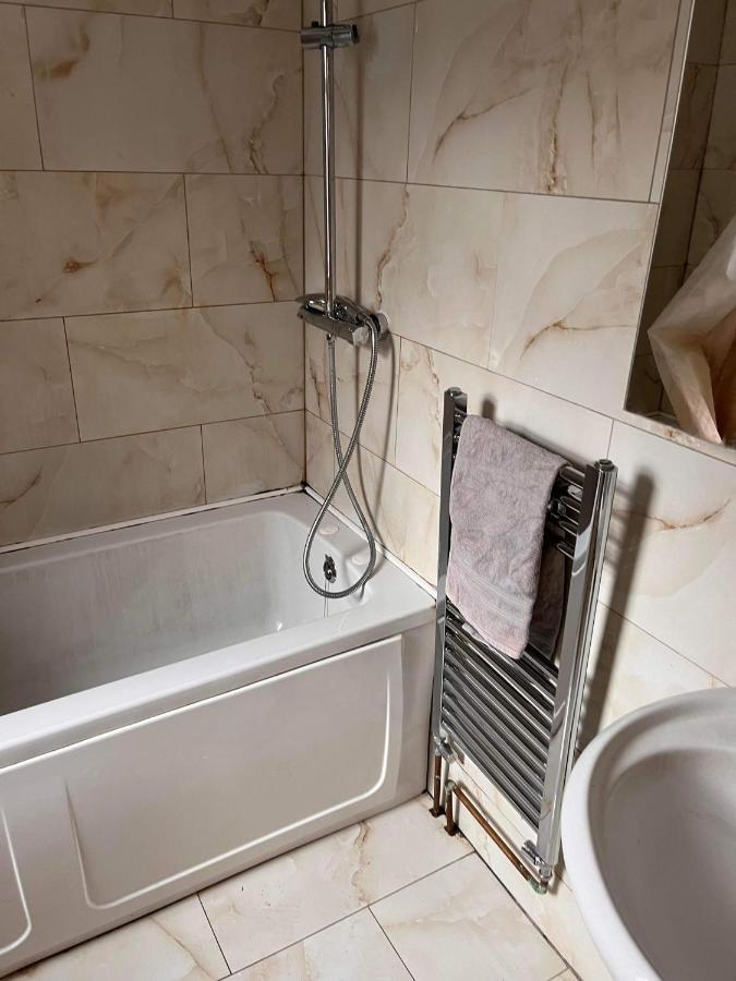 Luton Town House Near Airport Daire Dış mekan fotoğraf