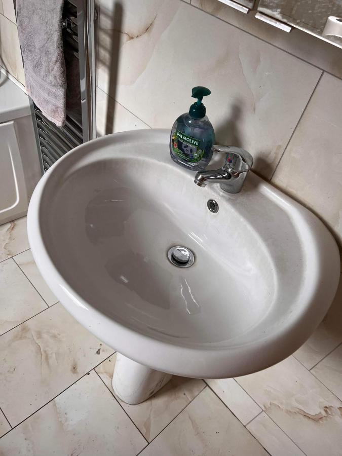 Luton Town House Near Airport Daire Dış mekan fotoğraf