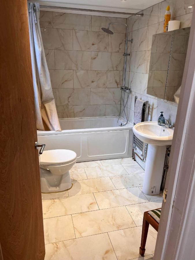 Luton Town House Near Airport Daire Dış mekan fotoğraf