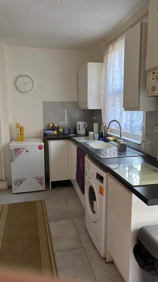 Luton Town House Near Airport Daire Dış mekan fotoğraf