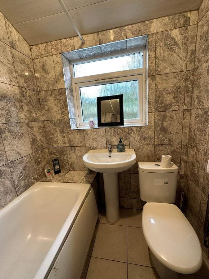 Luton Town House Near Airport Daire Dış mekan fotoğraf