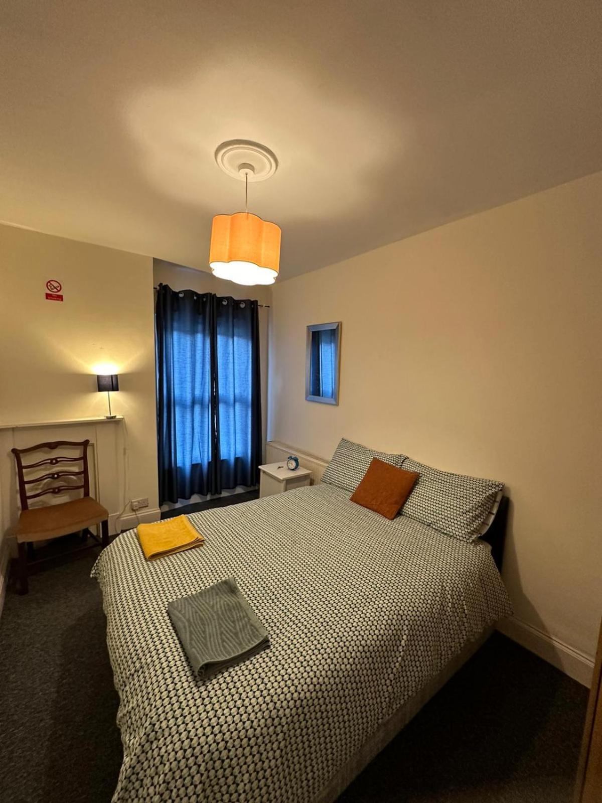 Luton Town House Near Airport Daire Dış mekan fotoğraf