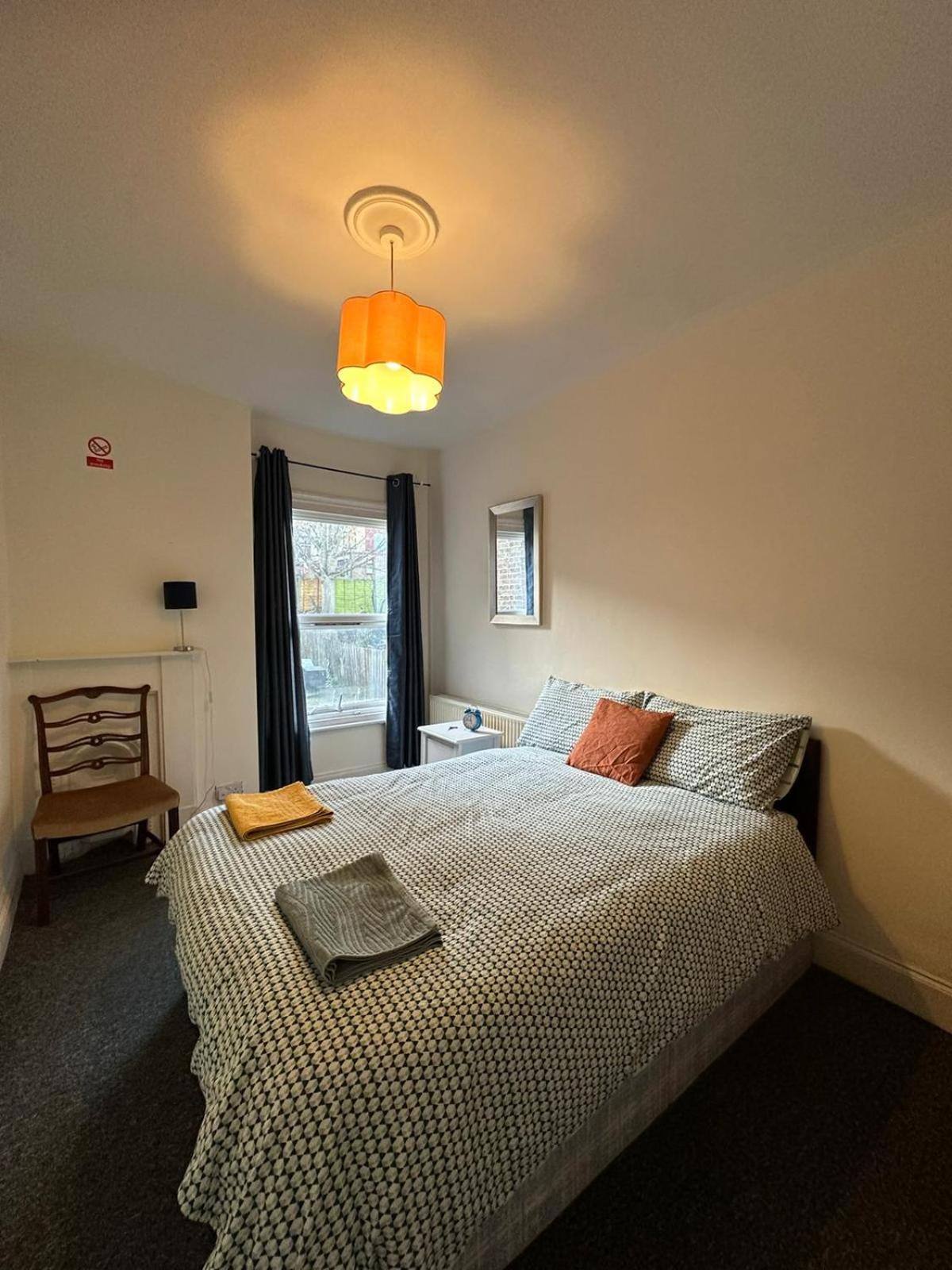 Luton Town House Near Airport Daire Dış mekan fotoğraf