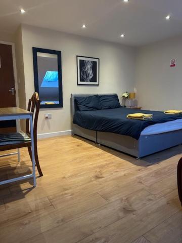 Luton Town House Near Airport Daire Dış mekan fotoğraf