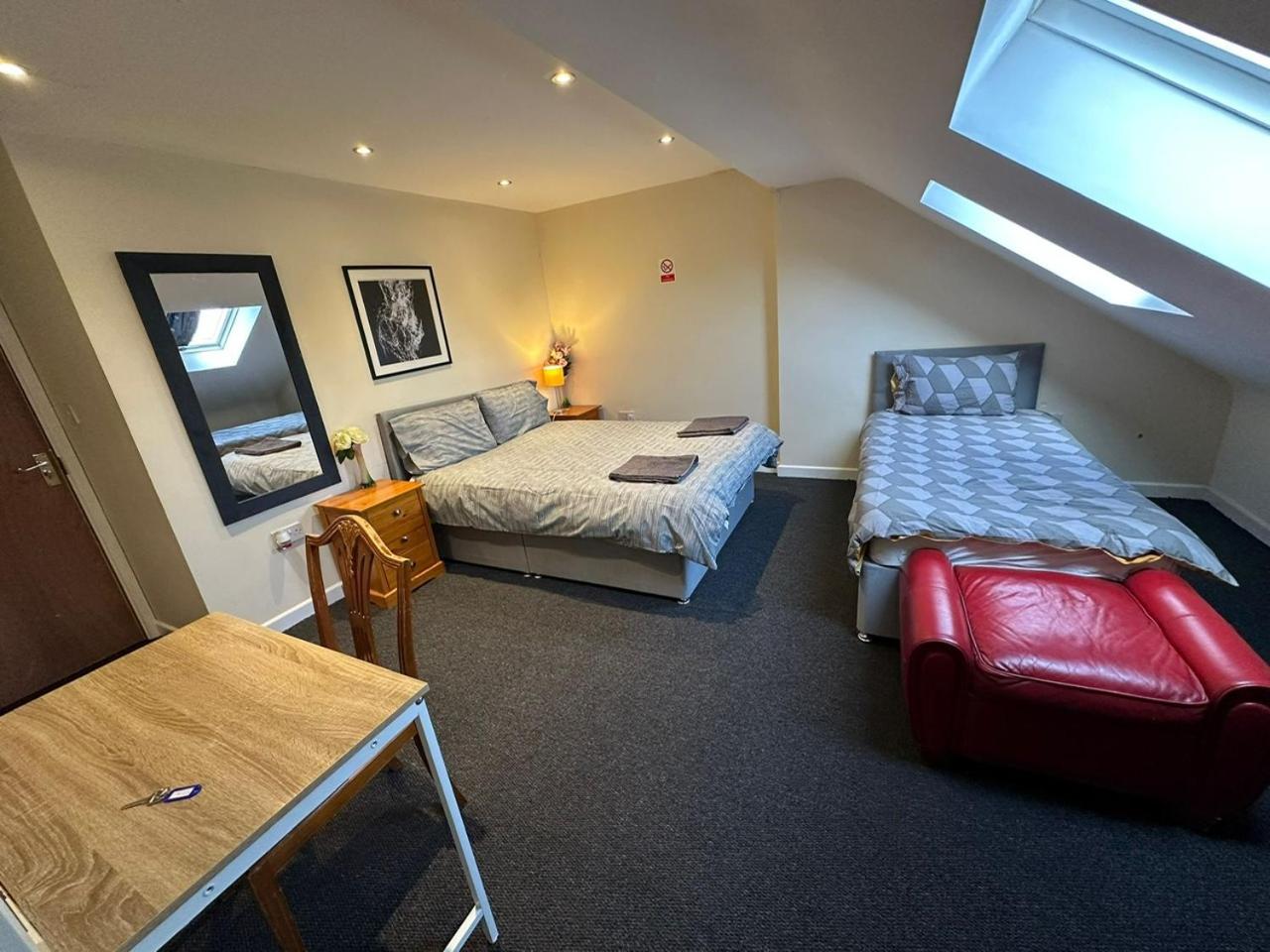 Luton Town House Near Airport Daire Dış mekan fotoğraf
